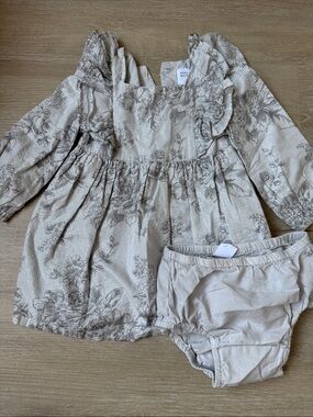 Baby gap holiday dress 12-18 months